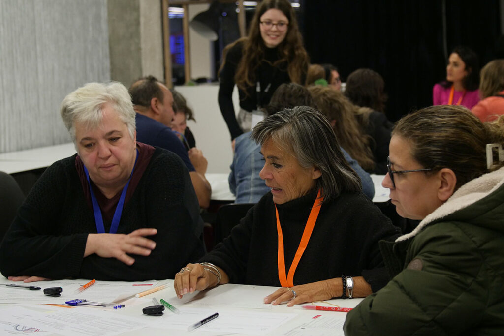 Travaux de groupes pendant le troisième atelier