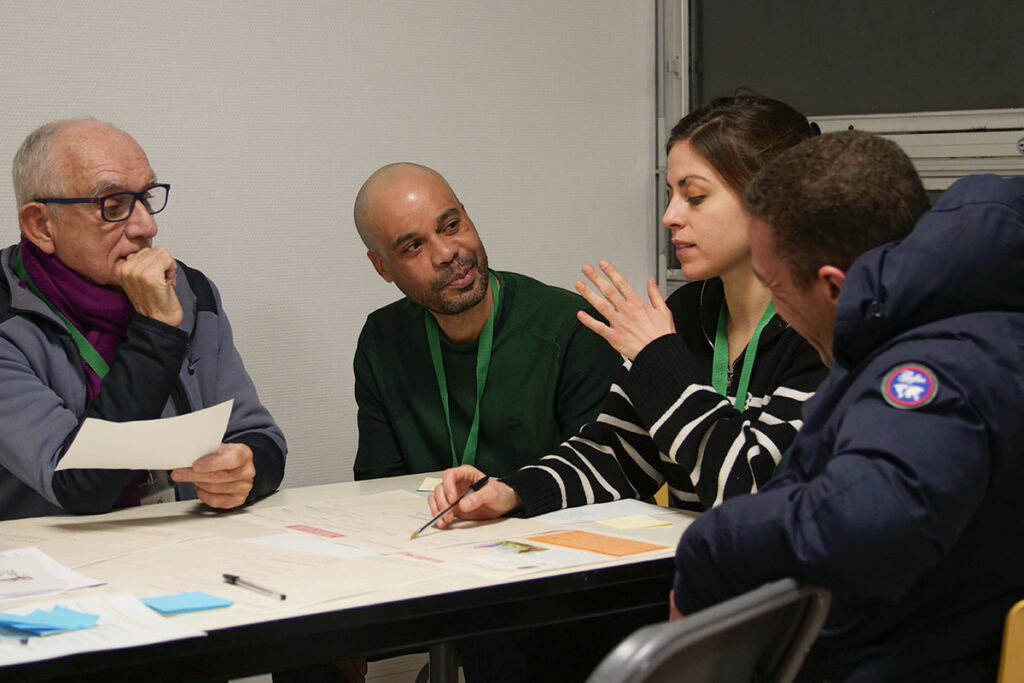 Travaux de groupes pendant le quatrième atelier 2025